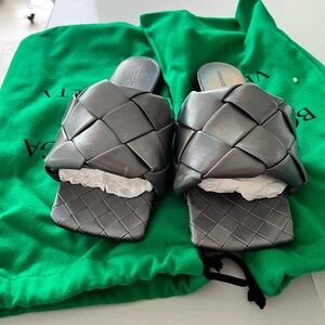 Bottega Veneta Lido style flats in Oyster in size 38